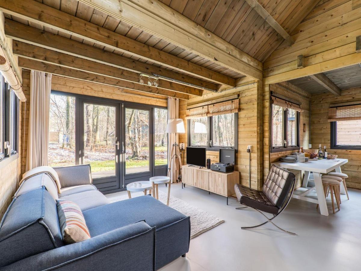 Cosy Wooden House Amid Woods In Soesterberg Утрехт Екстериор снимка