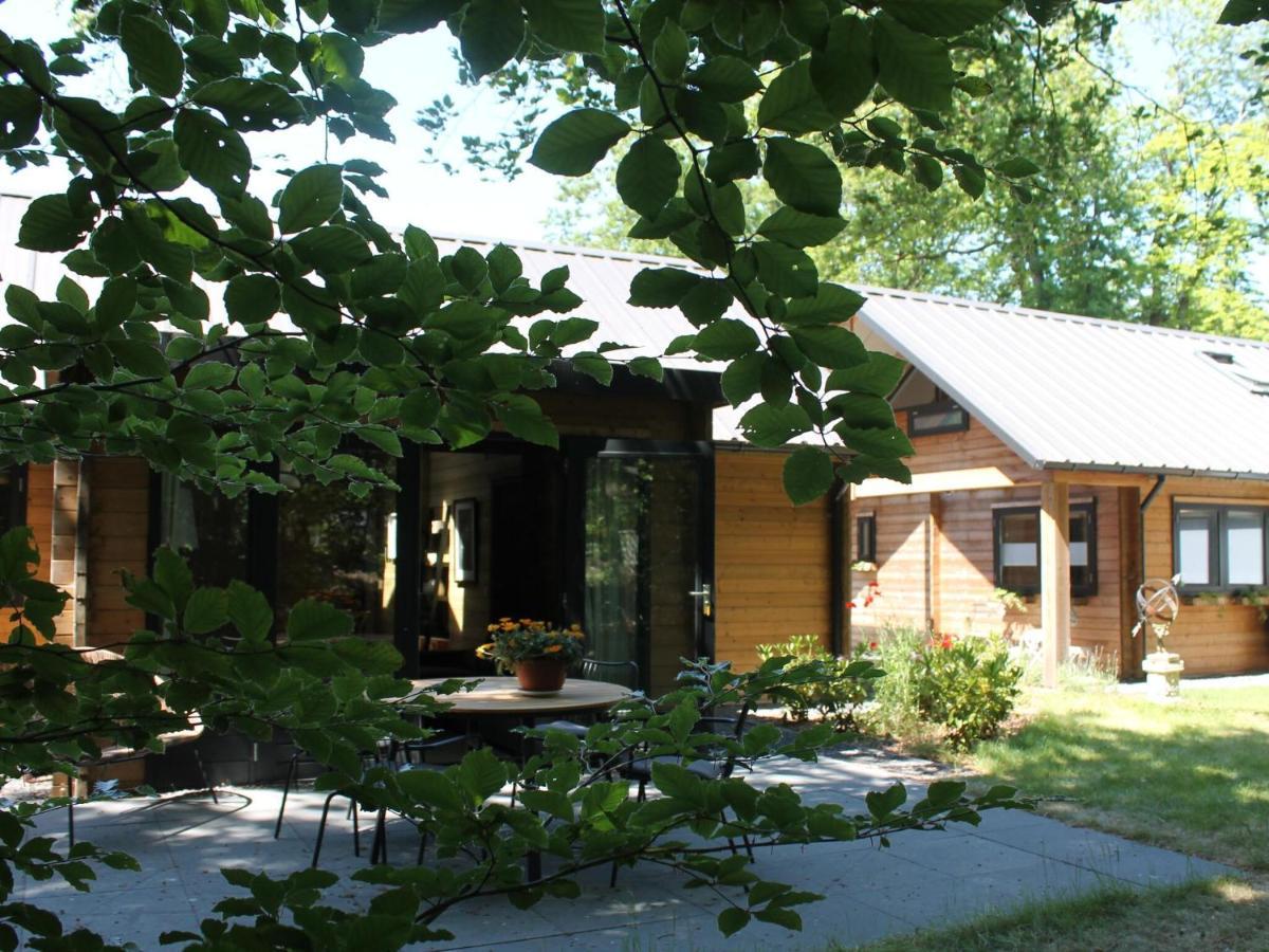 Cosy Wooden House Amid Woods In Soesterberg Утрехт Екстериор снимка