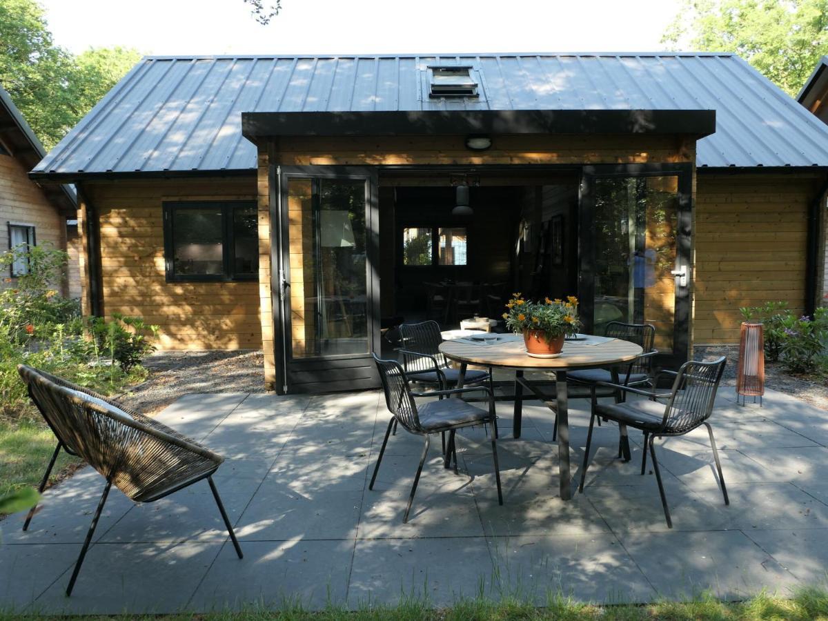 Cosy Wooden House Amid Woods In Soesterberg Утрехт Екстериор снимка